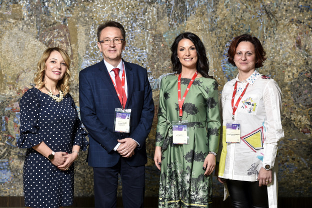 Panel 5. COMPENSATION AND BENEFIT: Masiraš noge i ljuštiš jabuke – Da li HR postaje Deda Mraz?